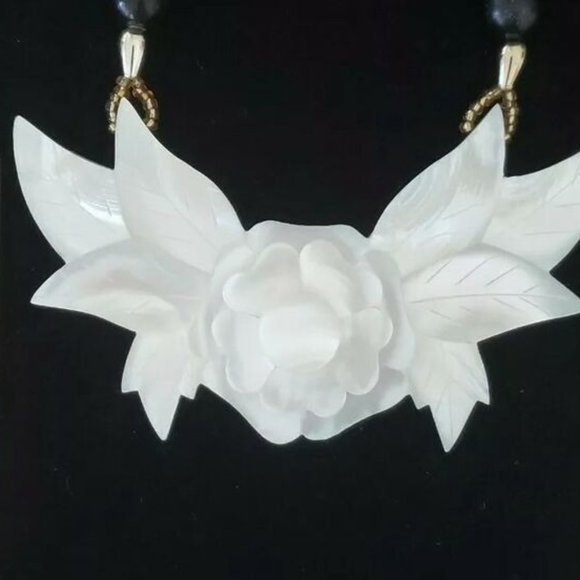 Large Mother Of Pearl Flower / Leaf Pendant On Faux Pearl Necklace Polynesian - Picture 2 of 9